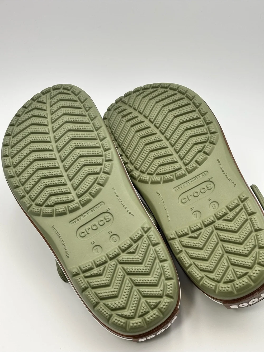 CROCS crocband gum clog Classic Clog in Olive Green with Brown Trim M7/ W9